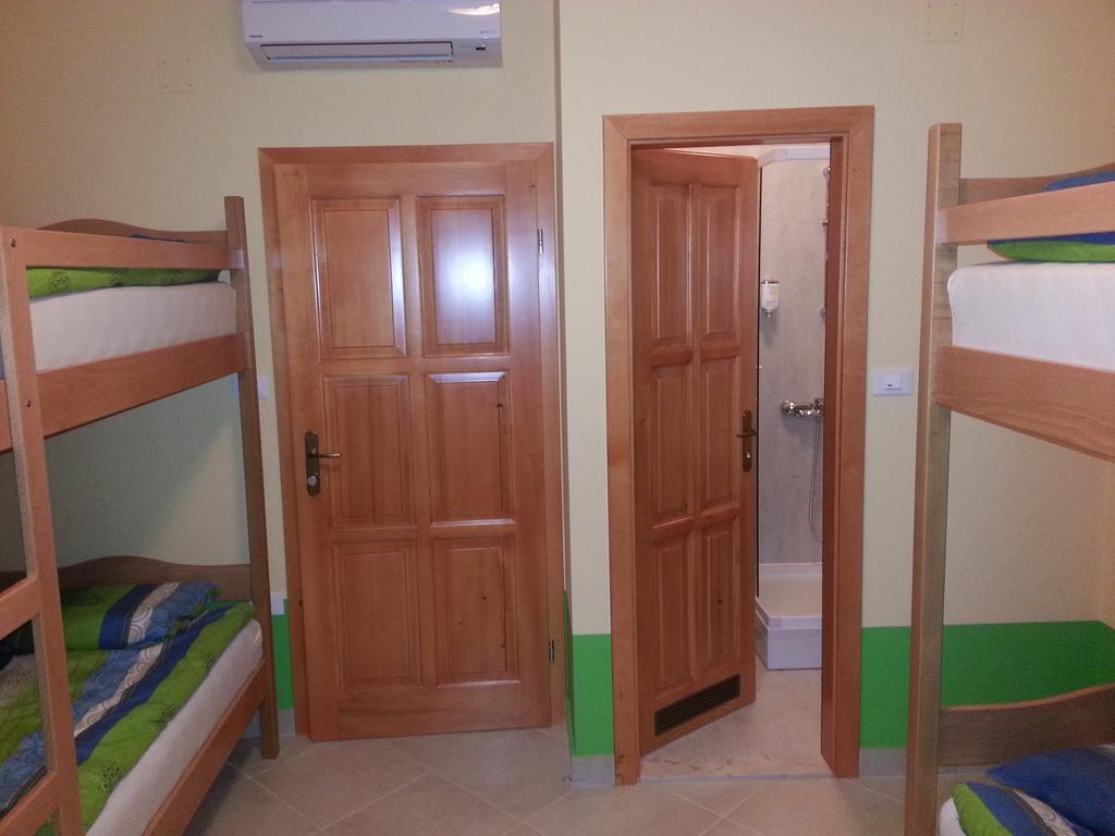 Europa Hostel Portoroz Room photo